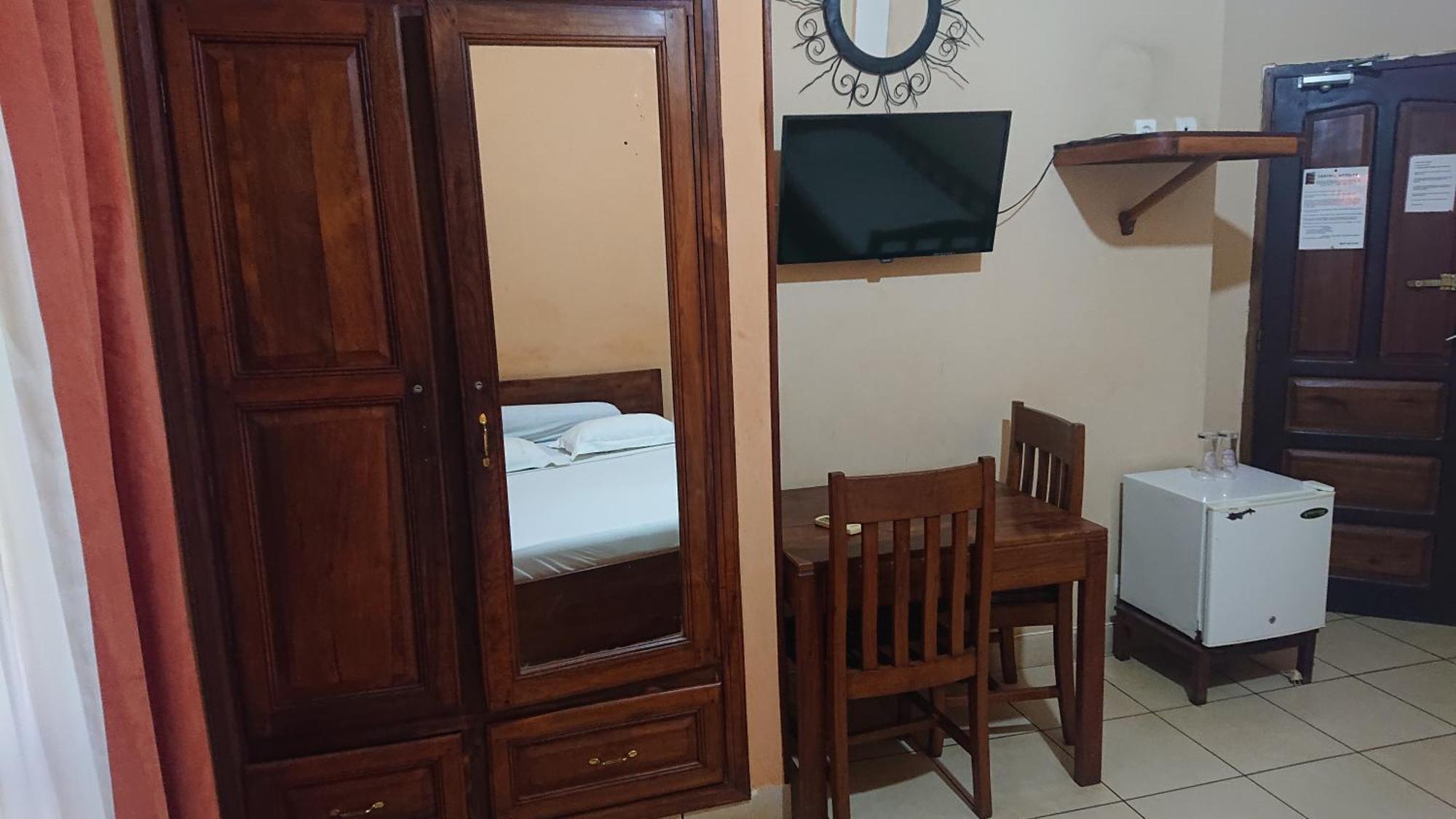 Central Hotel Antsiranana Bilik gambar
